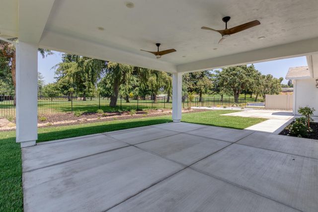 9807 S Plaza De Oro Dr, Oakdale, CA 95361