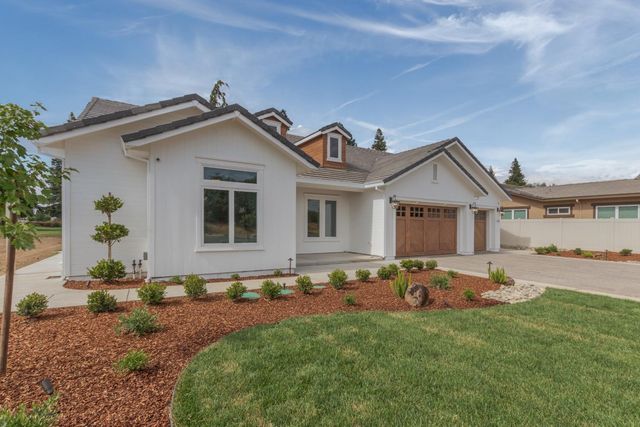 9807 S Plaza De Oro Dr, Oakdale, CA 95361