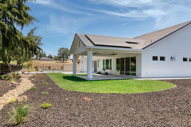 9807 S Plaza De Oro Dr, Oakdale, CA 95361