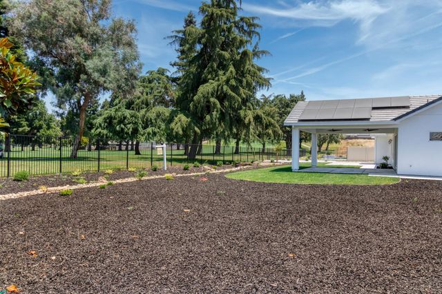 9807 S Plaza De Oro Dr, Oakdale, CA 95361