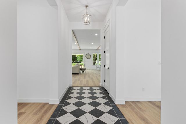 9807 S Plaza De Oro Dr, Oakdale, CA 95361