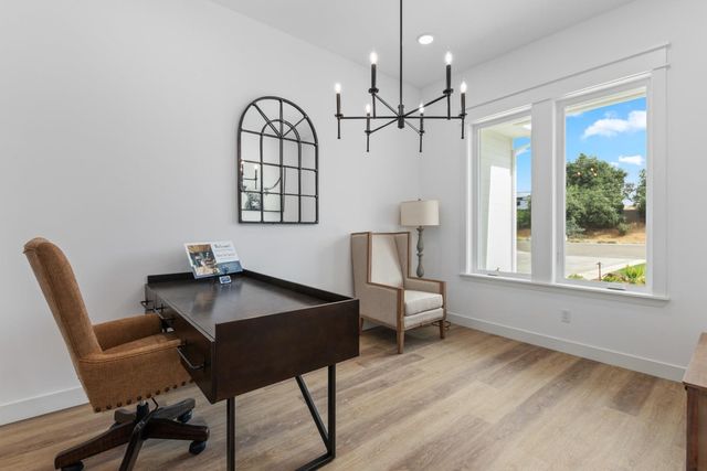 9807 S Plaza De Oro Dr, Oakdale, CA 95361