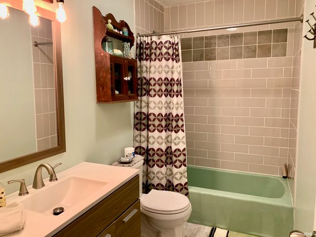 150 W Wayside Drive, Bloomington, IN 47403