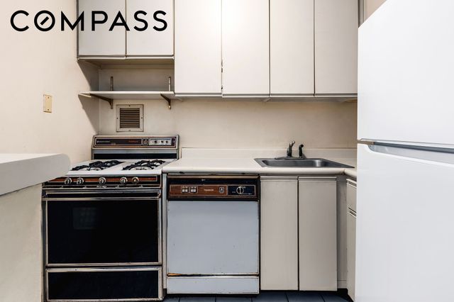 330 E 75th St Apt 10D, New York City, NY 10021