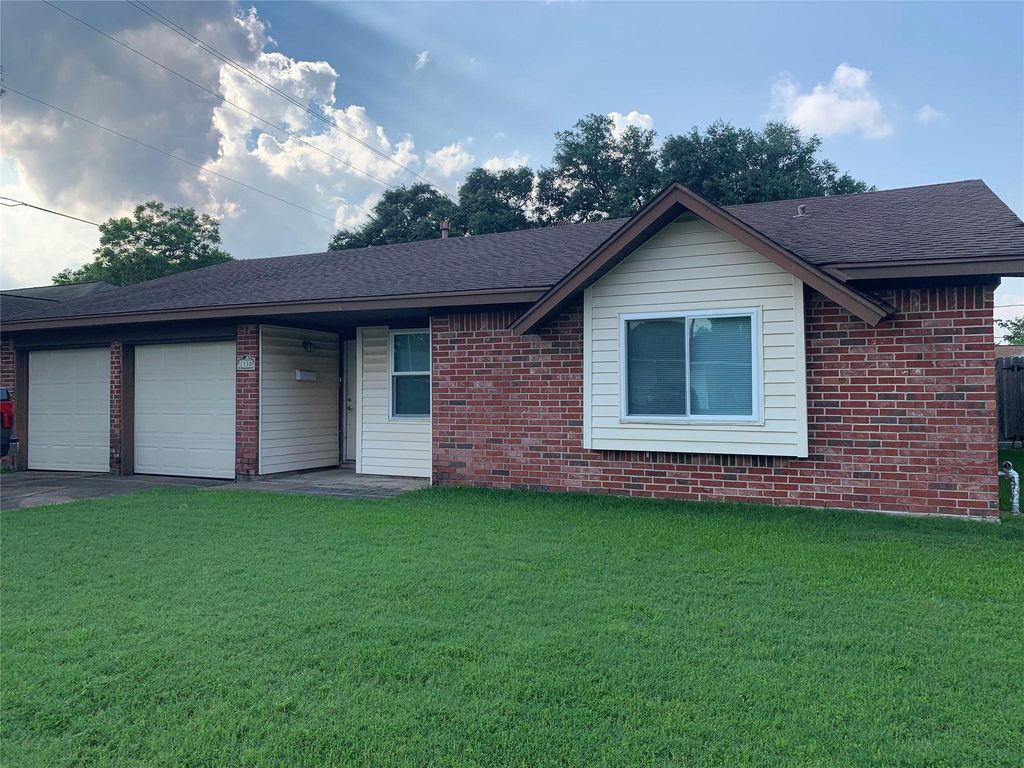 1110 E Rutgers Lane, Deer Park, TX 77536
