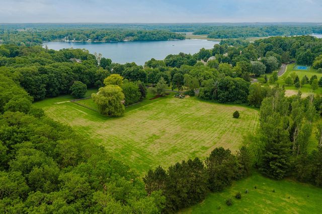 W1818 Lake ROAD, Mukwonago, WI 53149