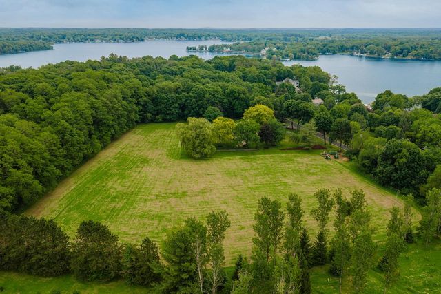 W1818 Lake ROAD, Mukwonago, WI 53149