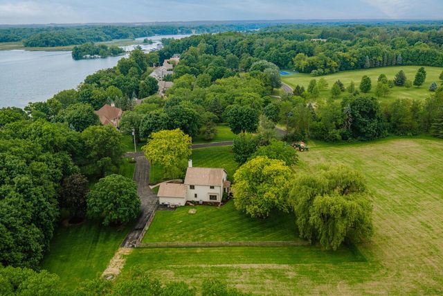 W1818 Lake ROAD, Mukwonago, WI 53149