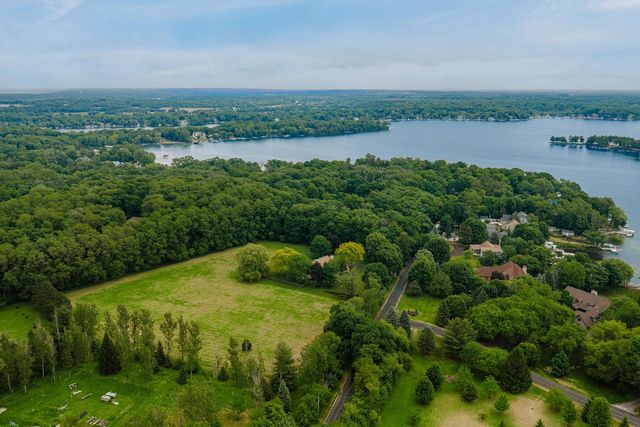 W1818 Lake ROAD, Mukwonago, WI 53149