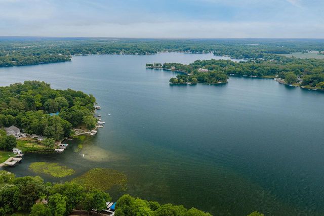 W1818 Lake ROAD, Mukwonago, WI 53149
