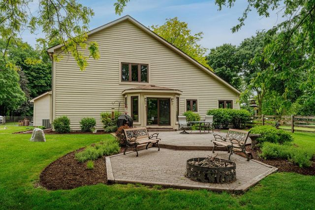 W1818 Lake ROAD, Mukwonago, WI 53149