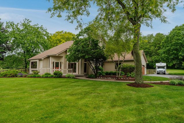 W1818 Lake ROAD, Mukwonago, WI 53149