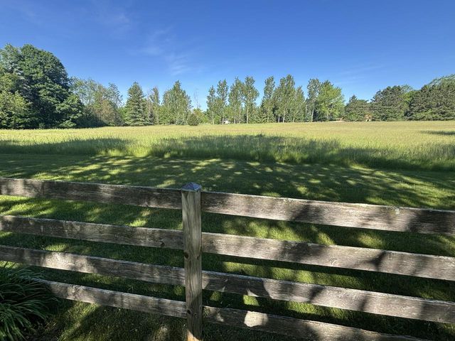 W1818 Lake ROAD, Mukwonago, WI 53149