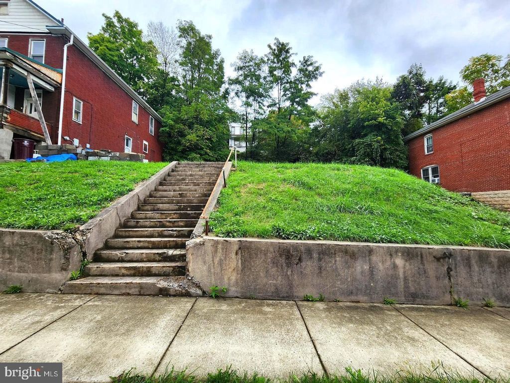 Image 2 of property listing at 561 PATTERSON AVE, Cumberland, MD 21502