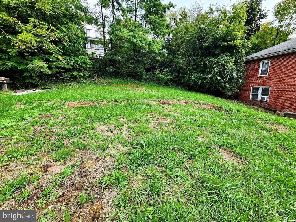 Image 4 of property listing at 561 PATTERSON AVE, Cumberland, MD 21502