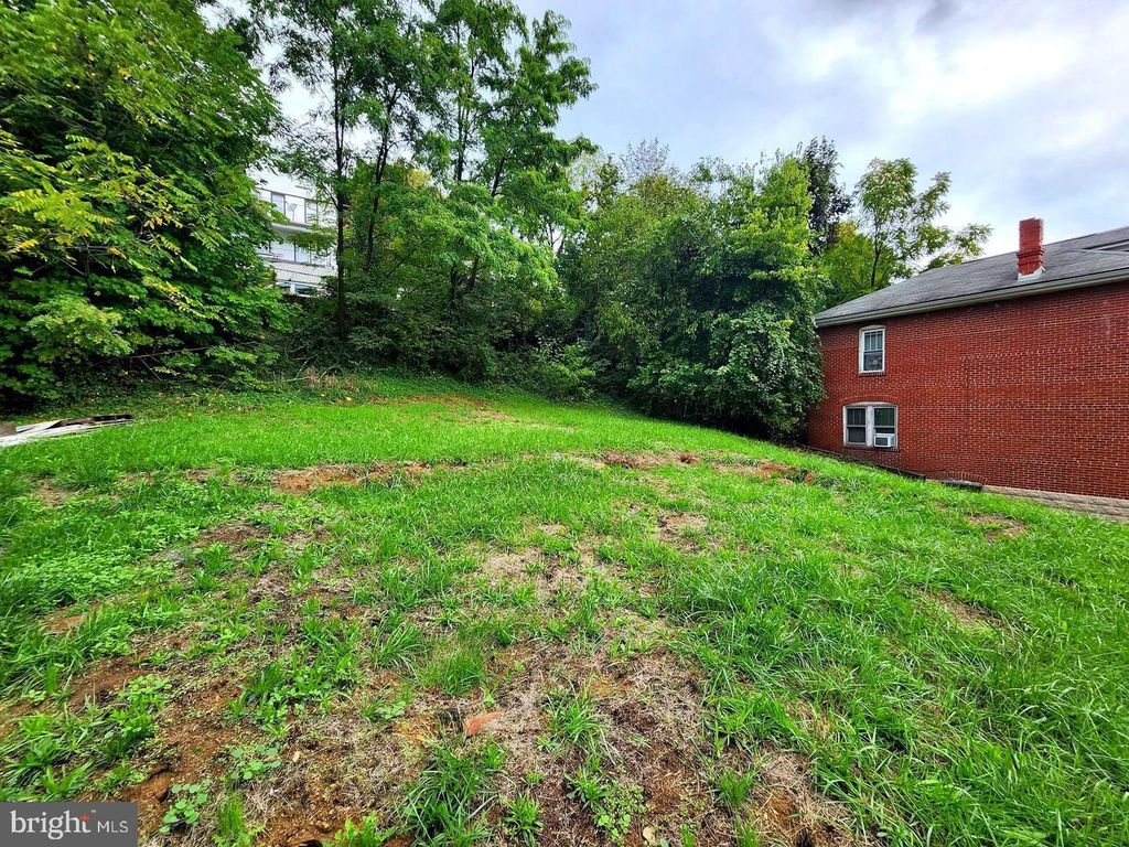 Image 5 of property listing at 561 PATTERSON AVE, Cumberland, MD 21502