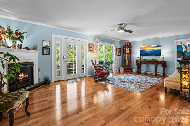 9081 Pittmans Gap Road, Newland, NC 28657