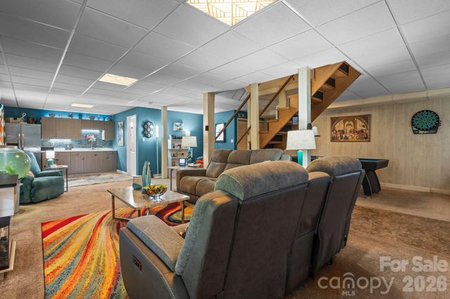 9081 Pittmans Gap Road, Newland, NC 28657