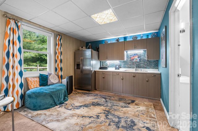 9081 Pittmans Gap Road, Newland, NC 28657