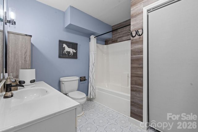 9081 Pittmans Gap Road, Newland, NC 28657
