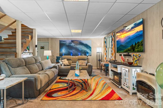 9081 Pittmans Gap Road, Newland, NC 28657