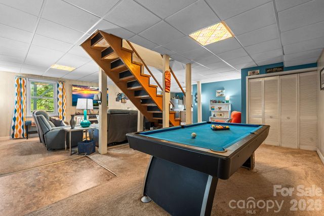 9081 Pittmans Gap Road, Newland, NC 28657