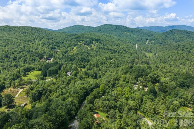 9081 Pittmans Gap Road, Newland, NC 28657