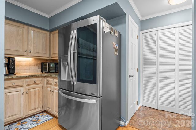 9081 Pittmans Gap Road, Newland, NC 28657
