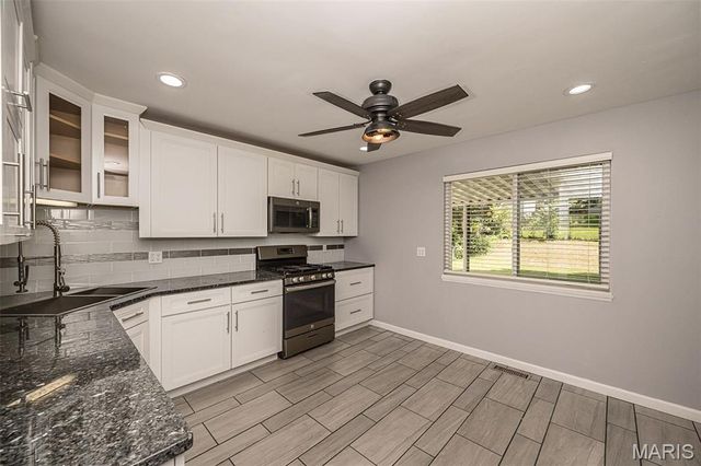 3060 Postport Lane, Maryland Heights, MO 63043