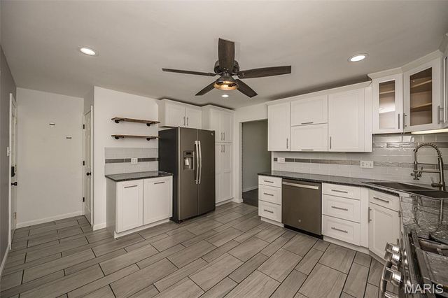 3060 Postport Lane, Maryland Heights, MO 63043