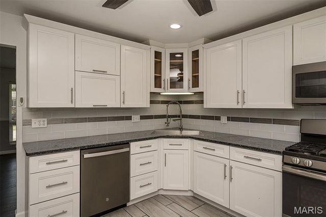 3060 Postport Lane, Maryland Heights, MO 63043