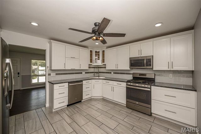 3060 Postport Lane, Maryland Heights, MO 63043
