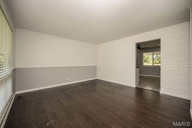 3060 Postport Lane, Maryland Heights, MO 63043