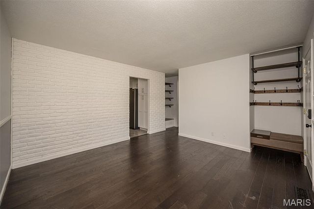 3060 Postport Lane, Maryland Heights, MO 63043