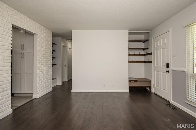 3060 Postport Lane, Maryland Heights, MO 63043