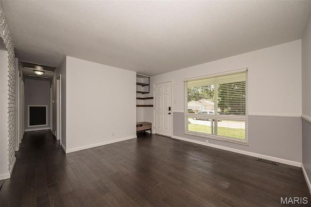 3060 Postport Lane, Maryland Heights, MO 63043