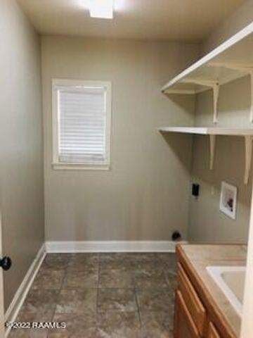 100 Sara Dee Parkway, Lafayette, LA 70508