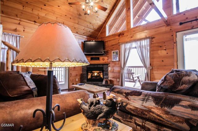 2062 Bird Ridge Road, Sevierville, TN 37876