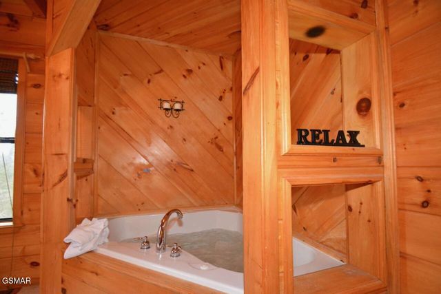 2062 Bird Ridge Road, Sevierville, TN 37876