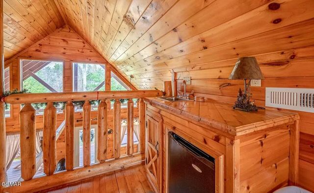 2062 Bird Ridge Road, Sevierville, TN 37876