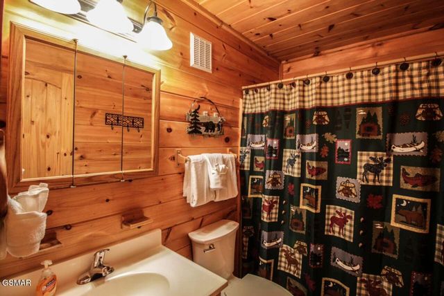 2062 Bird Ridge Road, Sevierville, TN 37876