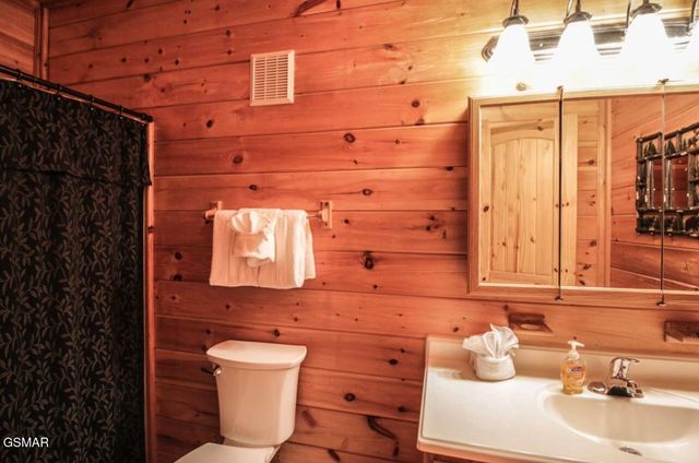 2062 Bird Ridge Road, Sevierville, TN 37876
