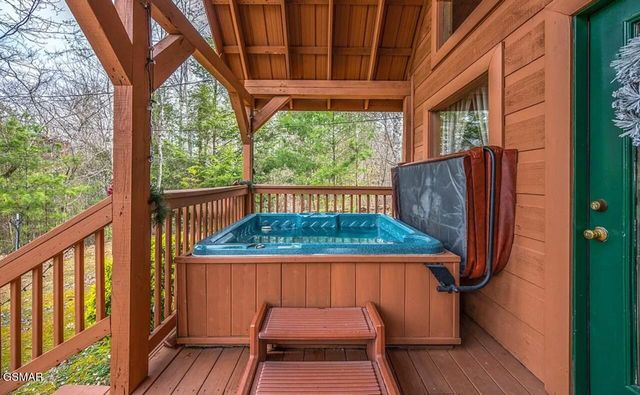 2062 Bird Ridge Road, Sevierville, TN 37876