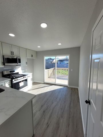 1548 Sterling St, Sacramento, CA 95822