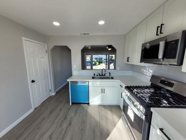 1548 Sterling St, Sacramento, CA 95822