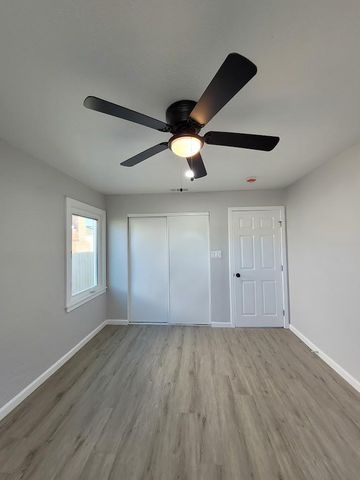 1548 Sterling St, Sacramento, CA 95822