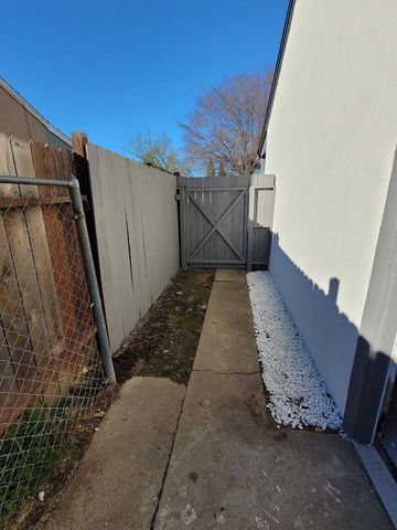 1548 Sterling St, Sacramento, CA 95822