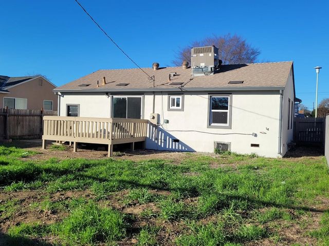 1548 Sterling St, Sacramento, CA 95822