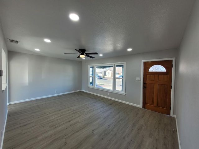 1548 Sterling St, Sacramento, CA 95822