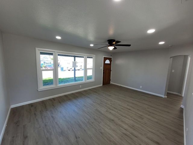 1548 Sterling St, Sacramento, CA 95822